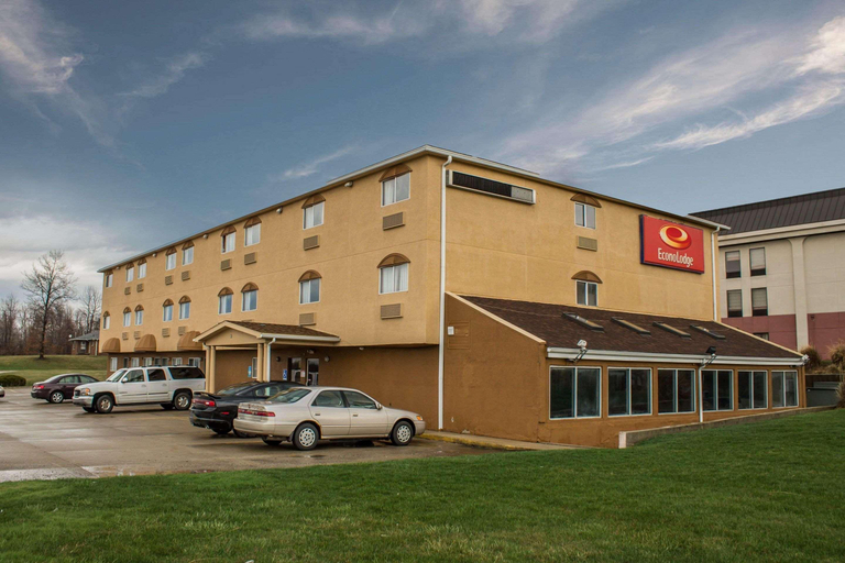 Exterior & Views 2, Econo Lodge Kent Area, Portage