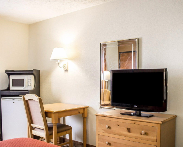 Bedroom 3, Quality Inn Elyria, Lorain