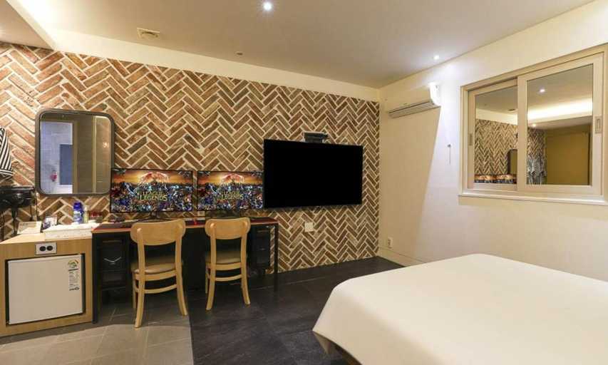 Bedroom 3, Hotel H2, Jung