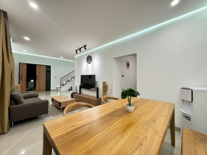 Living Room 3, Villa Yumna 1 with Biliard Pool near Kebun Raya Cibodas Puncak, Bogor