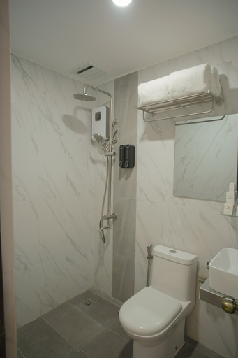 Bathroom 3, Ragazzi Resort Hotel, Naga City
