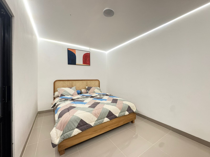 Bedroom 2, Villa Yumna 1 with Biliard Pool near Kebun Raya Cibodas Puncak, Bogor