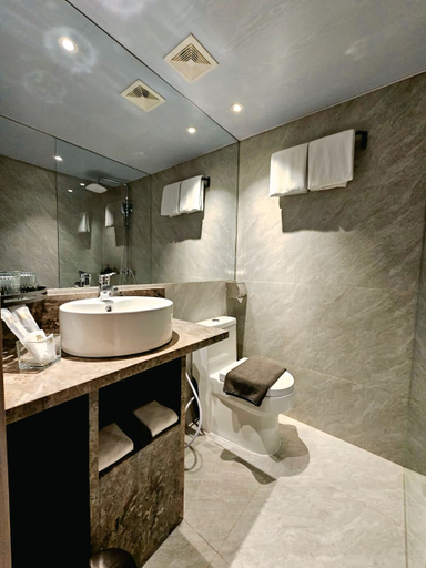 Bathroom 5, The Jogja Hotel & Conference Center - Malioboro, Yogyakarta