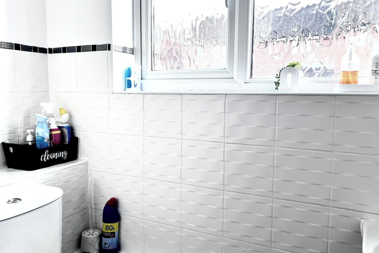Bathroom, House - Sleeps 8 - Hot tub - Parking - Garden, Kent