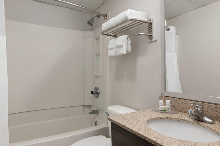 Bathroom 5, Baymont by Wyndham Branford/New Haven, New Haven