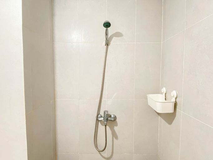 Bathroom 5, Modern Look 1BR Apartment Royal Sentul Park By Travelio, Bogor