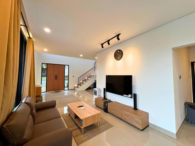 Living Room 5, Villa Yumna 1 with Biliard Pool near Kebun Raya Cibodas Puncak, Bogor