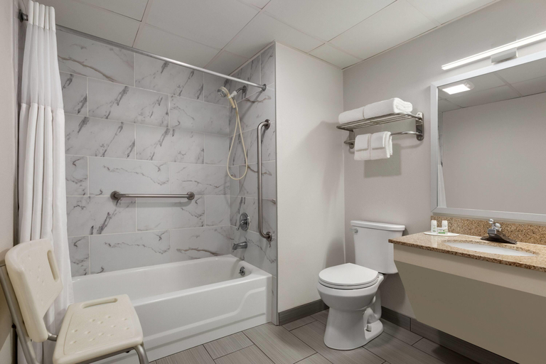 Bathroom 5, Baymont by Wyndham Branford/New Haven, New Haven