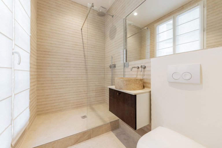 Bathroom 4, Trevise, Paris