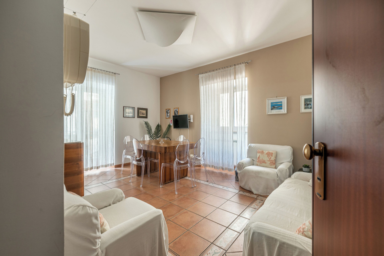 Living area 2, Una Finestra sul Teatro Massimo by Wonderful Italy, Palermo
