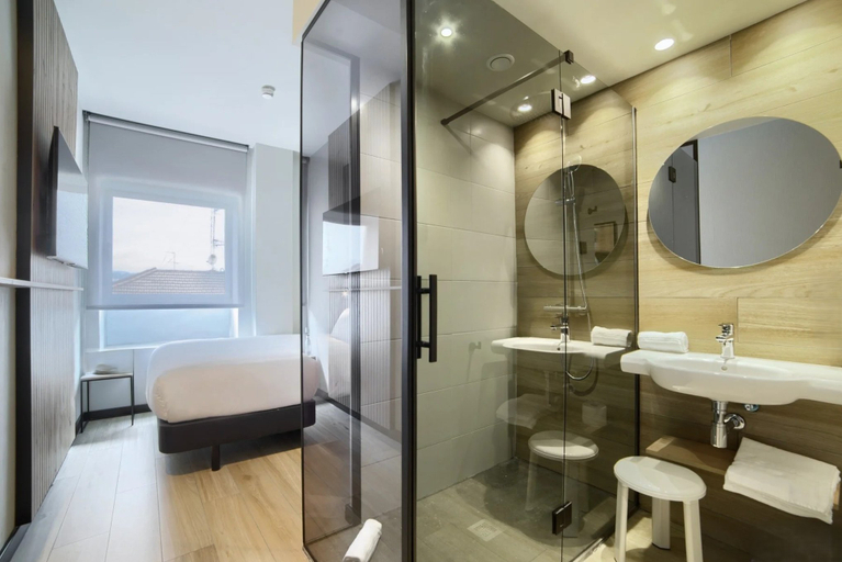 Bathroom 4, voco BILBAO - CITY by IHG, Vizcaya