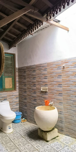 Bathroom 4, Ndalem Pengkok Homestay, Bantul