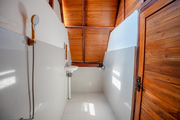 Bathroom 5, Tirta Rahayu Camp, Bangli
