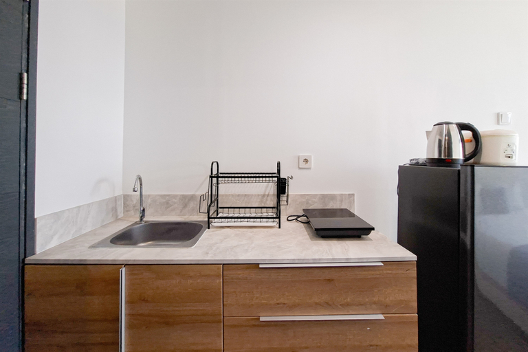 Others 2, Minimalist and Homey Studio at Apartment Collins Boulevard By Travelio, Tangerang