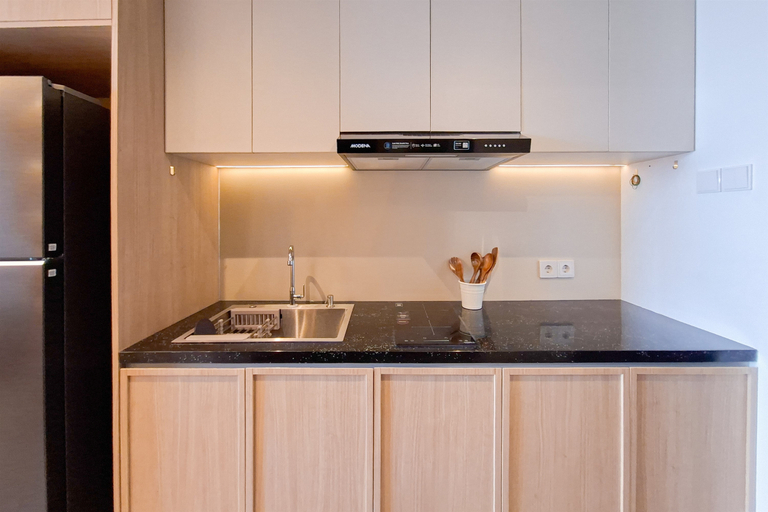 Others 4, Cozy Warm Studio Apartment at Collins Boulevard By Travelio, Tangerang