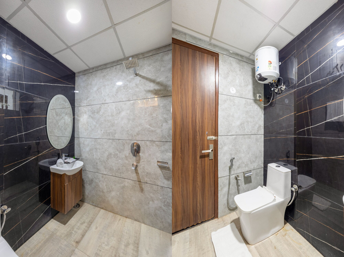 Bathroom, HONEYVEILS PALACE, Gautam Buddha Nagar
