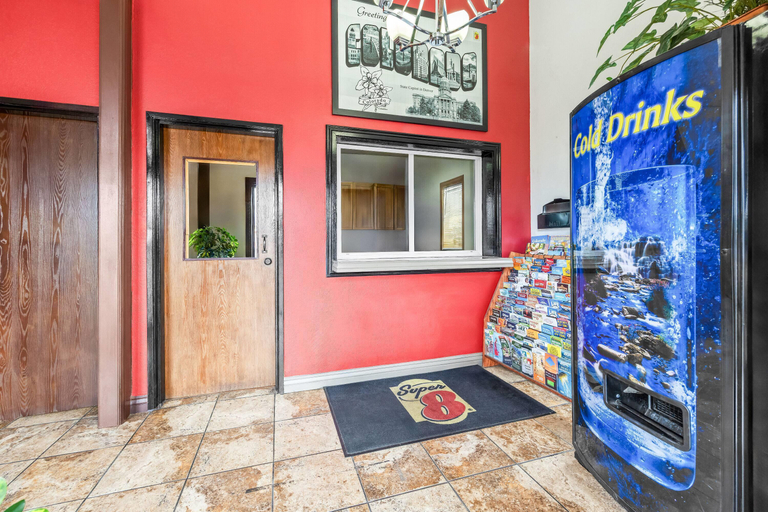 Public Area 2, Super 8 by Wyndham Colorado Springs Peterson Space Force, El Paso