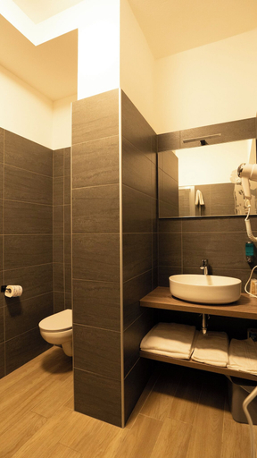 Bathroom 5, Binario Magic Hotel, Bergamo