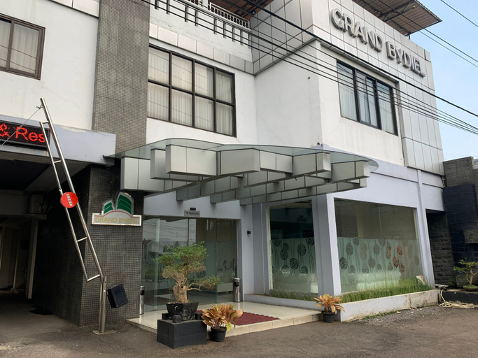 Exterior & Views 2, Grand Bydiel Hotel Cianjur, Cianjur