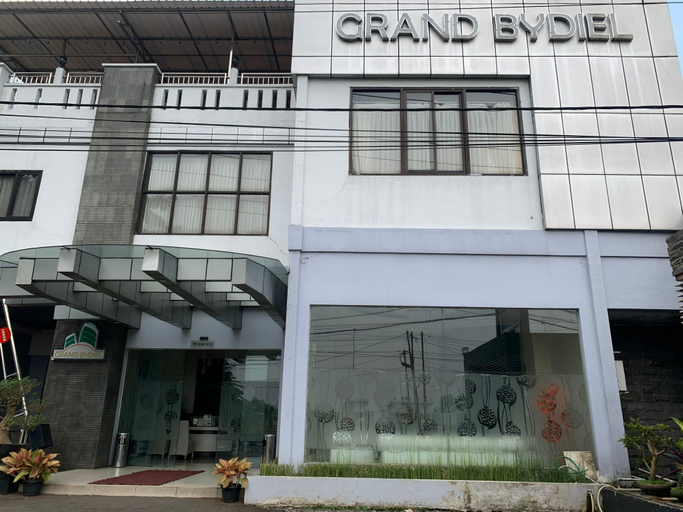 Exterior & Views 2, Grand Bydiel Hotel Cianjur, Cianjur