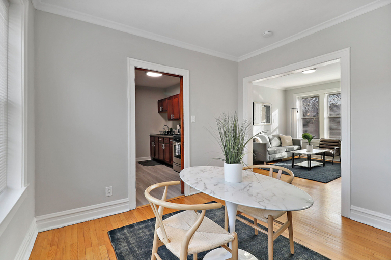 Dining room 3, 1BR Airy Apt- Barry 2, Cook