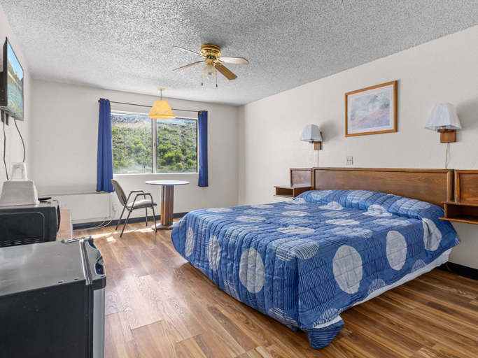 Room 5, Luxury Inn, Laramie