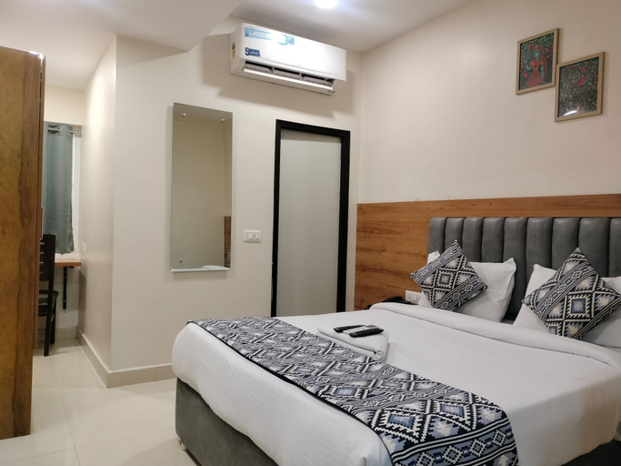 Room 4, Yellow Sapphire Hotel Hitech City, Hyderabad