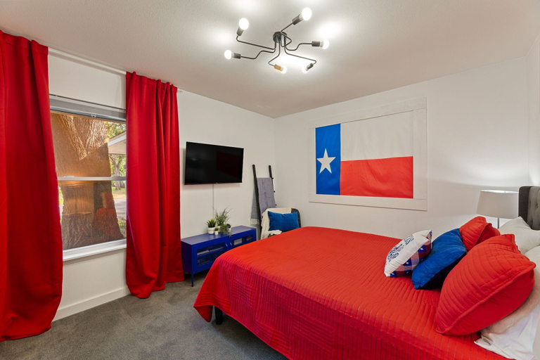 Room 3, TX Sunset Ranch, Travis