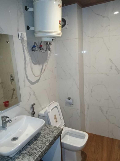 Bathroom 5, Manali Heaven, Kullu