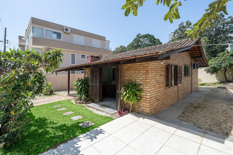 Exterior 2, 3BR House 230m From Beach w/ BBQ & Grg Rgv115, Bombinhas