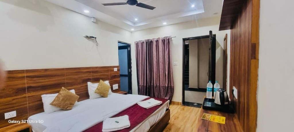 Room 2, Hotel Hitam, Garhwal
