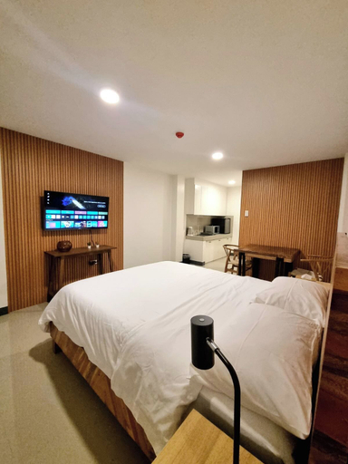 Room 3, Flat 35, Las Piñas