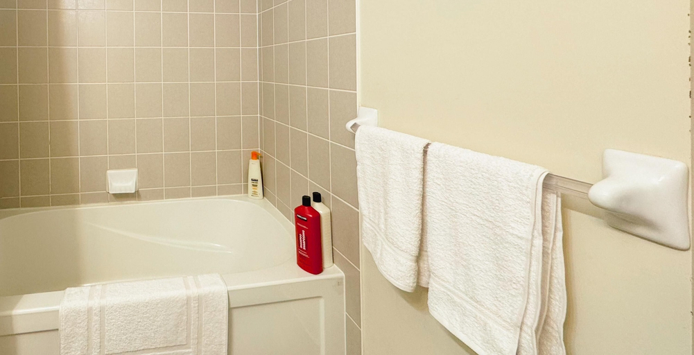 Bathroom 3, RivetStays - The Fly Luxury Suites, Toronto