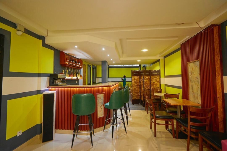 Others 5, Hôtel TOMEDI, Wouri