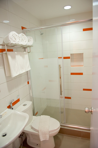 Bathroom 4, Baguio LeFern Hotel, Baguio City