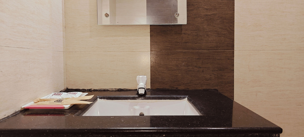 Bathroom 3, Hotel Diamond, Thanjavur