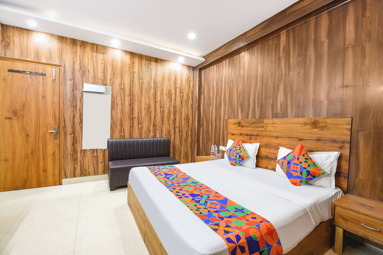 Room 2, Fabhotel The Vegas, Delhi