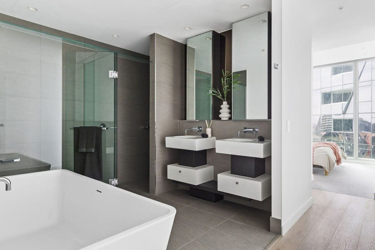 Others 5, A Stylish 3BR Apt With Harbour Views, Free Parking, Melbourne