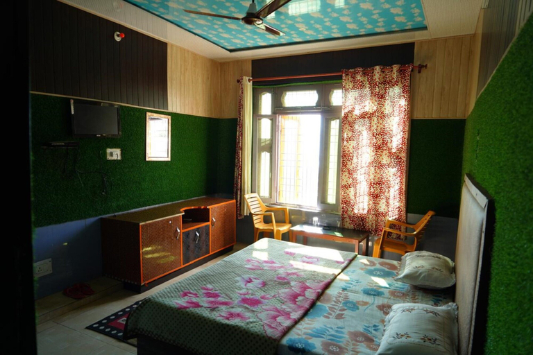 Bedroom 5, New Shri Anand Best Hotel Berinag, Pithoragarh