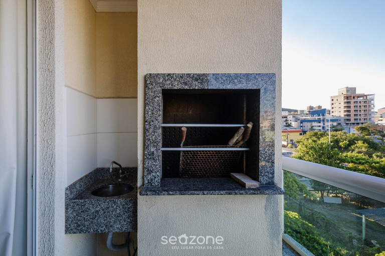 Terrace/patio 2, 2BR Apt w/ BBQ 400m From Beach Can304, Bombinhas