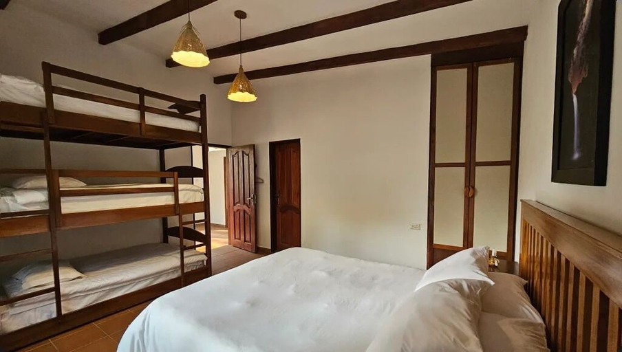 Room 2, Refugio los Volcanes, Florida
