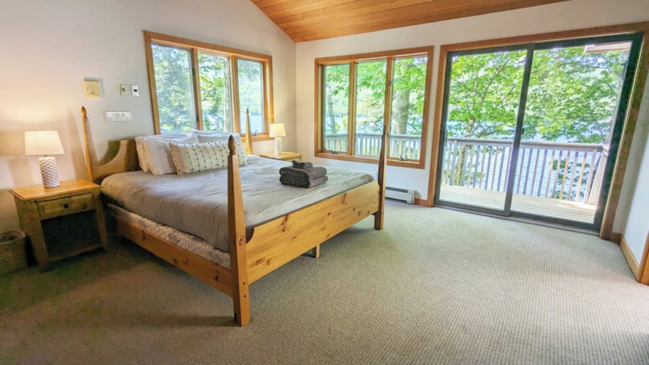 Room 2, Temple's Sunset Harbor, Merrimack