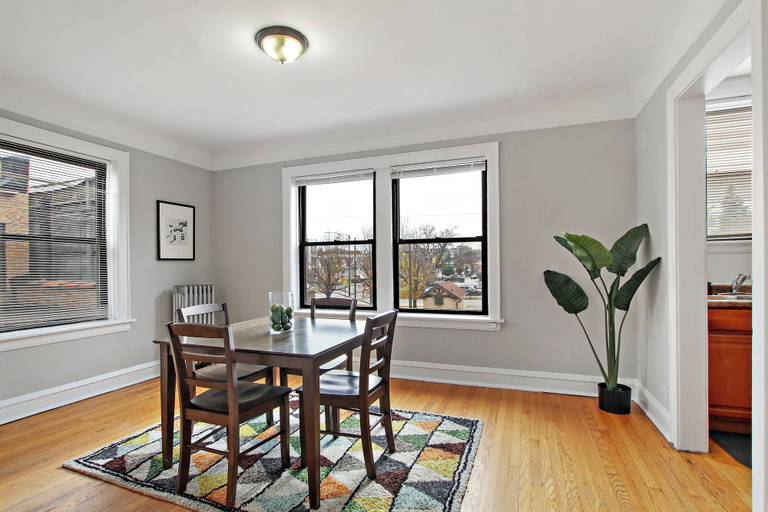Dining room 2, 1BR Vibrant Apt - Montrose 2E, Cook