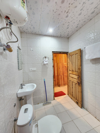 Bathroom 4, Talai ghar Farmstay Shimla, Shimla