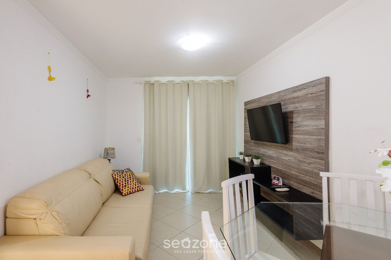 Living area, 2BR Apt w/ BBQ 400m From Beach Can304, Bombinhas