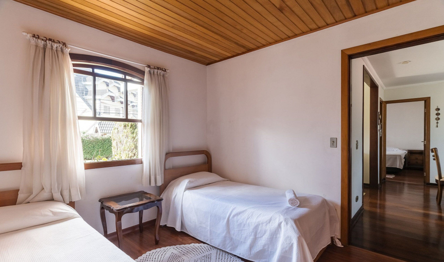 Room 4, Large House W/fireplace in Campos do Jordao Ras175, Campo Limpo Paulista