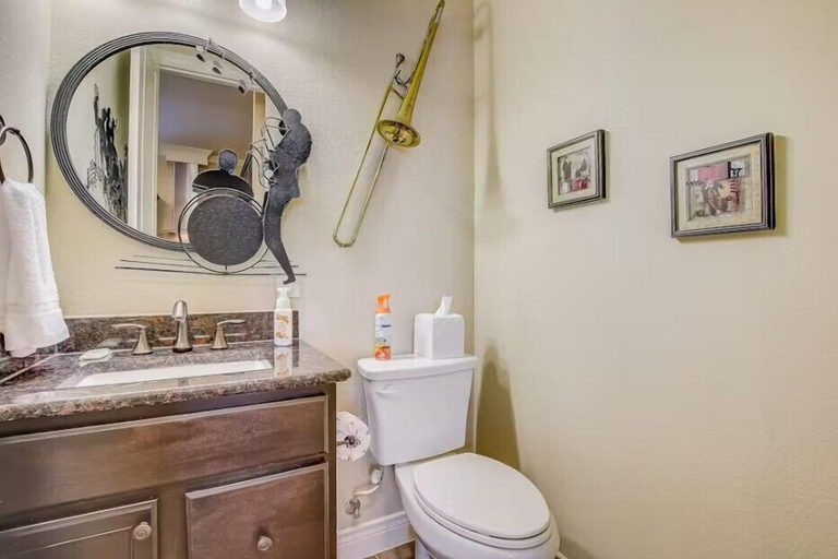 Bathroom 4, Bend in the River - Gorgeous 3-level Brownstone With Rooftop Views, Williamson