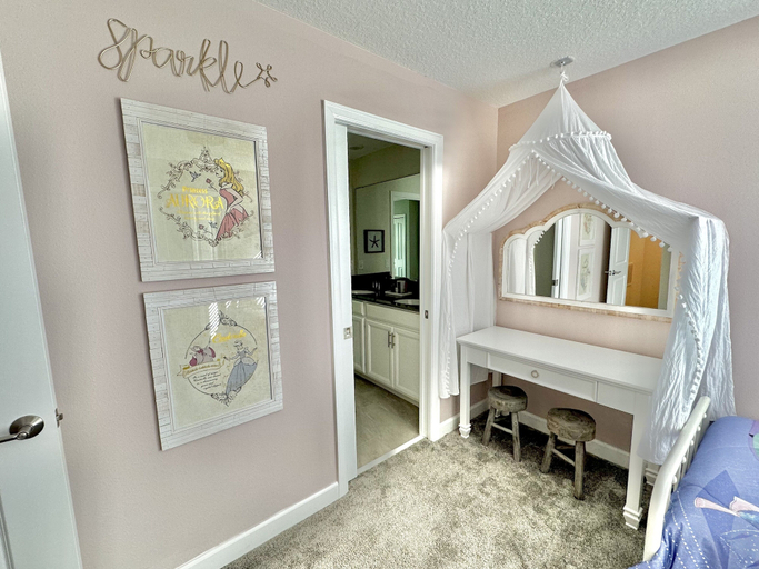 Room 4, Luxurious Retreat Games & More, Osceola