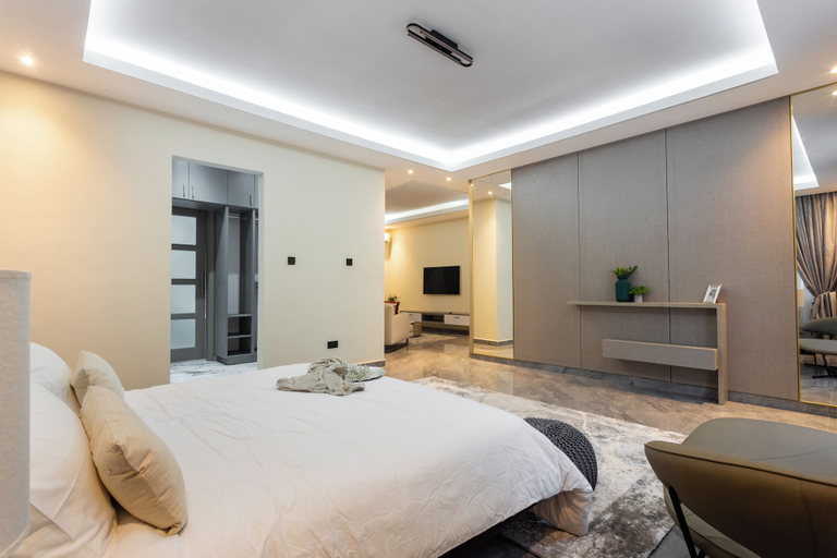 Room 4, Gloria's Court-BlueWaters, Tema