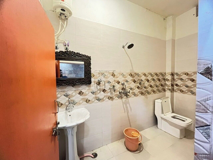 Bathroom 2, Karma Homestay, Jodhpur